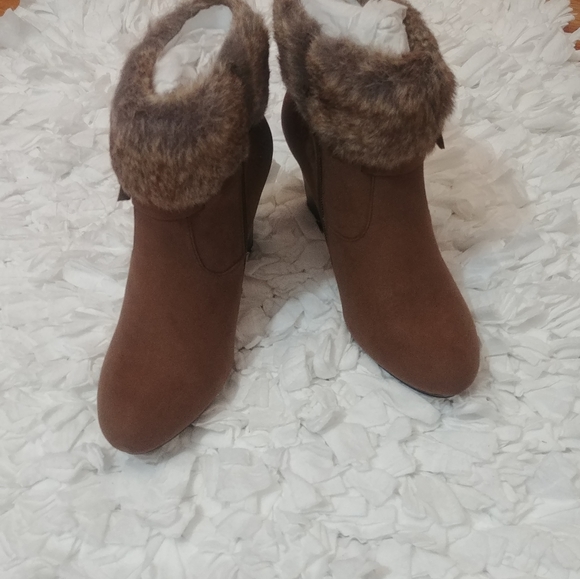 Dana Buchman Booties with Faux Fur - Picture 4 of 7